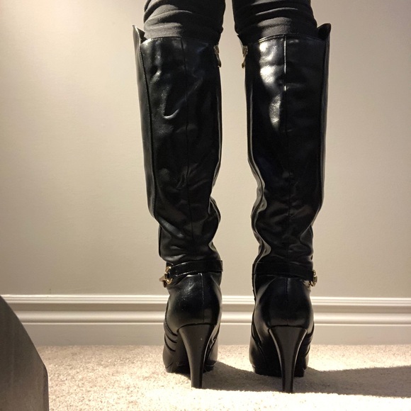 Beautiful black knee high boots 🖤 - Picture 3 of 10